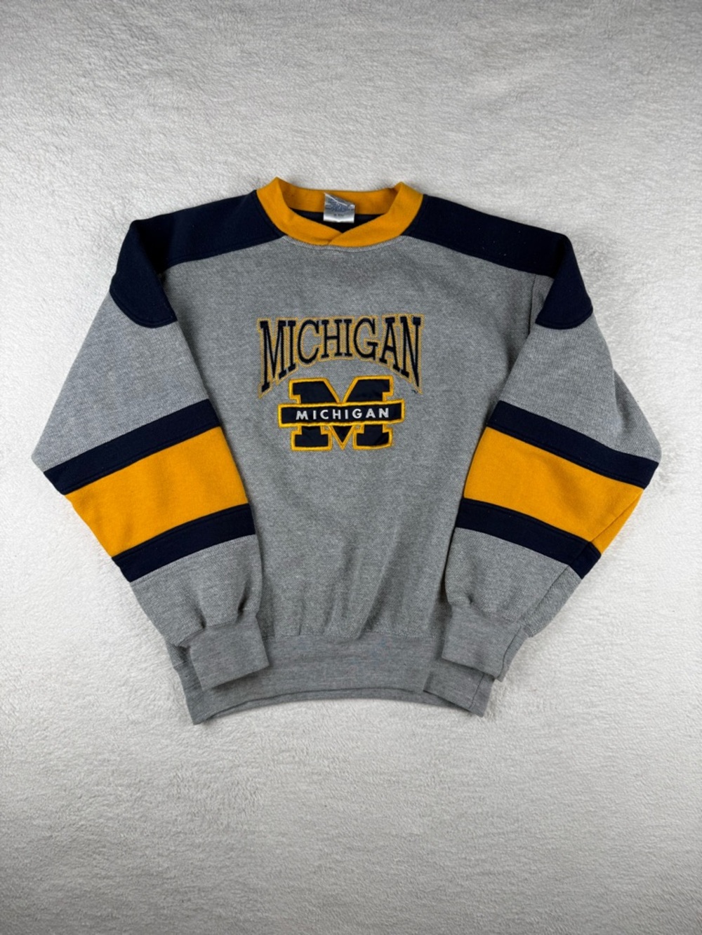 Vintage Michigan Wolverines Sweater Mens Medium Heavy Stitched Logo Blue Sweater